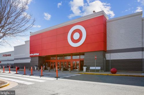 3570 Huntley Manor Ln, Alexandria VA  22306-5111 exterior