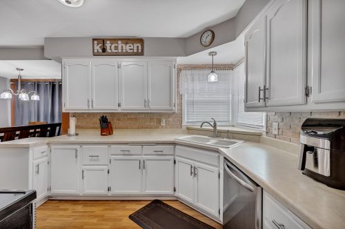 4406 Van Beck Ave, Milwaukee WI 53207-4458 exterior