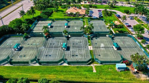 6590 Maybrook Rd, Boynton Beach FL 33437-6411 exterior