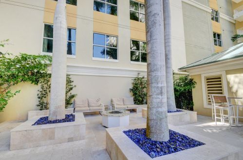 700 Boynton Beach Blvd, Boynton Beach FL 33426-3639 exterior