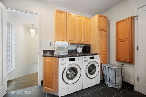 414 Wellington Ave, Chicago IL  60657-5804 exterior