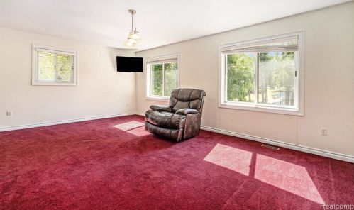 692 Appalachi St, Walled Lake MI  48390-1005 exterior