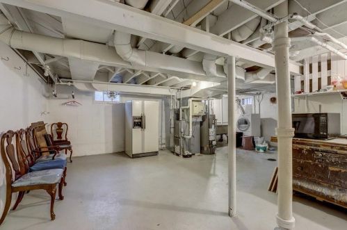 6405 Lk Dr, Milwaukee WI 53217-4229 exterior