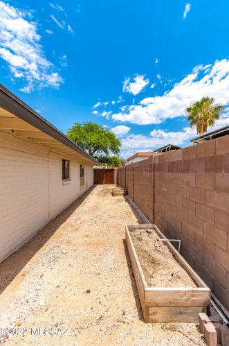 241 Bonanza Ave, Tucson AZ 85748-1901 exterior