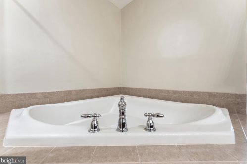 43 Caleb Ln, Princeton NJ 08540-6136 exterior