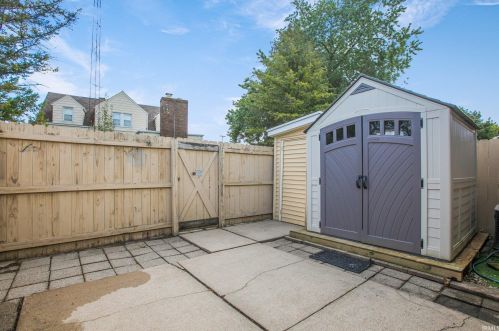 802 Berkley Cir, Mishawaka IN 46544-4802 exterior