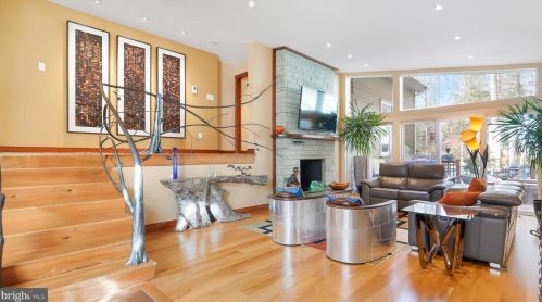 4512 Dolphin Ln, Alexandria VA 22309-3110 exterior