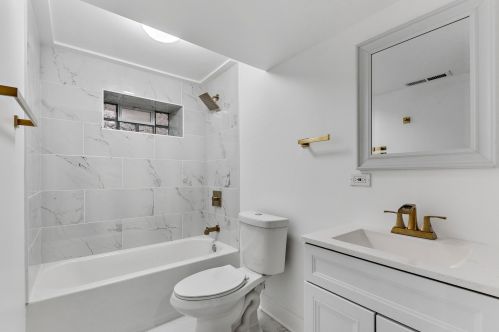 6822 Artesian Ave, Chicago IL  60629-1327 exterior