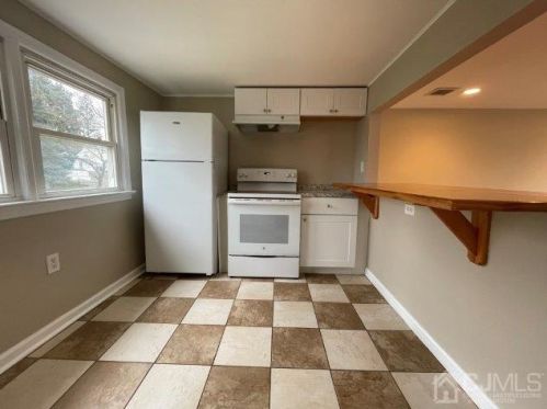 7 Carol Pl, Edison NJ 08817-4804 exterior