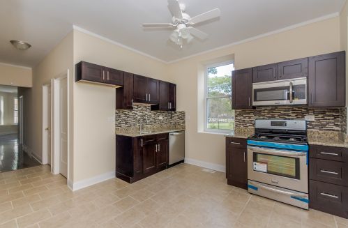 7001 East End Ave, Chicago IL 60649-1421 exterior