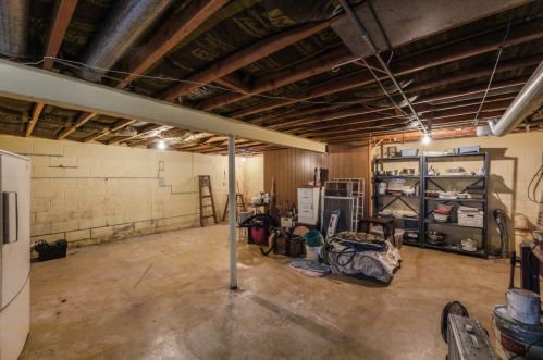 5147 Camelot Ln, Milwaukee WI 53221-3121 exterior