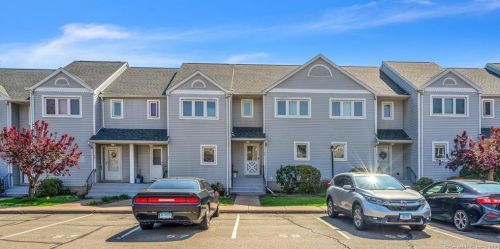 59 Oak Ridge Dr, Windsor Locks CT 06096-2666 exterior