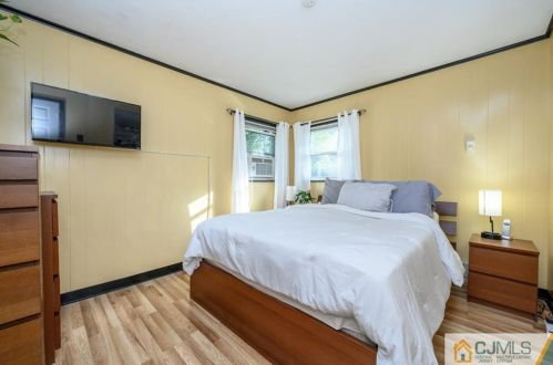 126 Park Ave, Iselin NJ 08830-2303 exterior