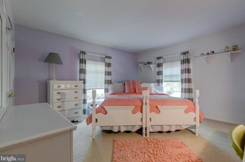 5 Lakewood Dr, Media PA exterior