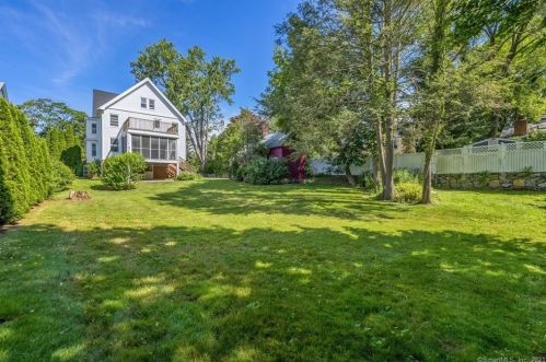 8 Un St, Milford CT 06460-4724 exterior