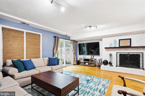 1715 Belle Haven Rd, Alexandria VA  22307-1223 exterior