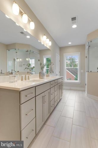 920 Darton Dr, Alexandria VA 22308-2021 exterior