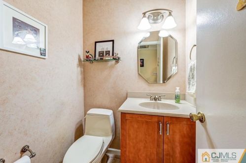 137 Archery Ct, Old Bridge NJ 08857-3227 exterior