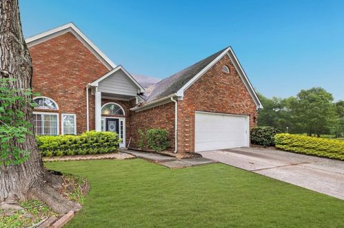 585 Shore Rd, Lithonia GA  30058-5990 exterior