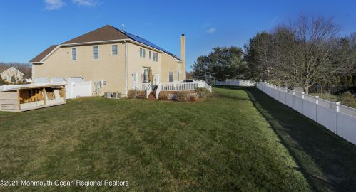 40 Aimee Dr, East Freehold NJ 07728-9220 exterior