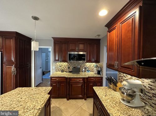 2269 Pne Rd, Huntingdon Valley PA 19006-4028 exterior