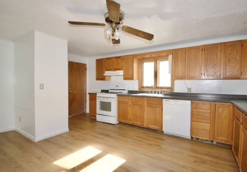 17 George St, West Springfield, MA 01089-3413