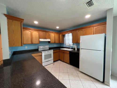 1321 Navajo Ln, Fort Pierce FL  34983-3127 exterior