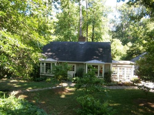 399 Chelsea Cir, Atlanta, GA 30307-1270