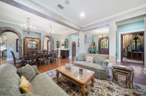 611 18 Ave, Naples FL 34120-7476 exterior