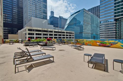 200 Dearborn St, Chicago IL  60601-1616 exterior