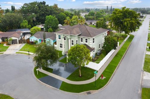 9058 4th St, Boca Raton, FL 33433-4606