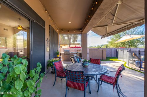 23002 52nd St, Phoenix AZ 85018-4402 exterior