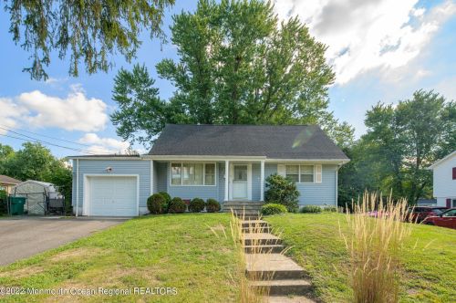 2 Dina Pl, Jackson Twp, NJ 08527-1106