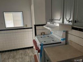 8215 Davenport Dr, Saint Louis MO 63134-1821 exterior