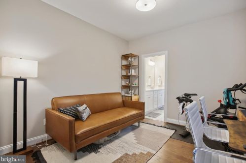 6031 Florence Ln, Alexandria VA 22310-2209 exterior