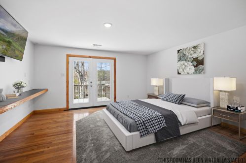 160 Hall Rd, Barrington NH 03825-3211 exterior