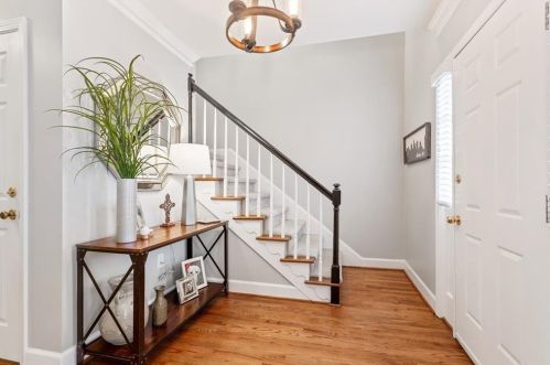 935 Lenox Hill Ct, Atlanta GA  30324-2957 exterior