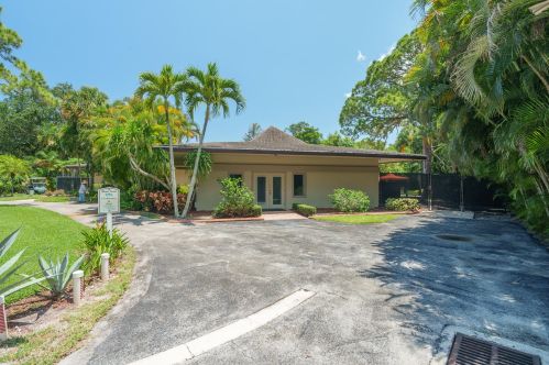 7704 Forest Green Ln, Boynton Beach FL 33436-8835 exterior