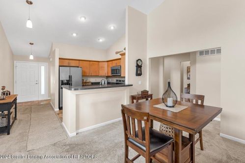 16120 Park Lake Rd, East Lansing MI 48823-9480 exterior