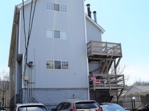 1640 Diversey Pkwy, Chicago IL  60614-1022 exterior