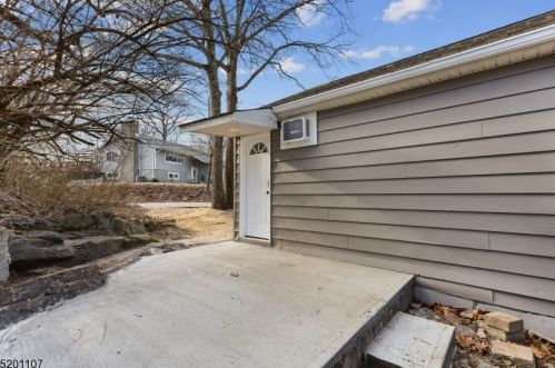 22 Northwestern Trl, Hopatcong NJ  07843-1520 exterior