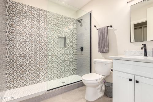 4450 54th St, Phoenix AZ 85018-1905 exterior