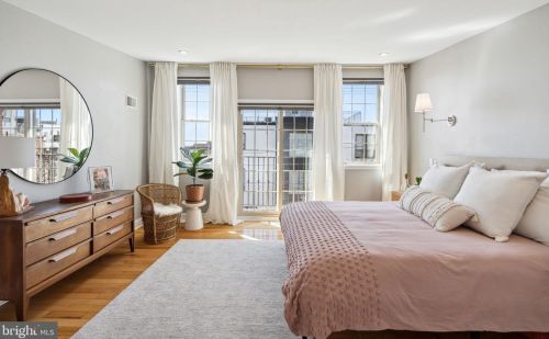 1627 Carpenter St, Philadelphia PA  19146-2005 exterior