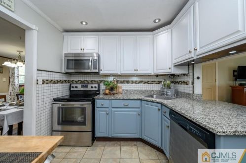 126 Park Ave, Iselin NJ 08830-2303 exterior