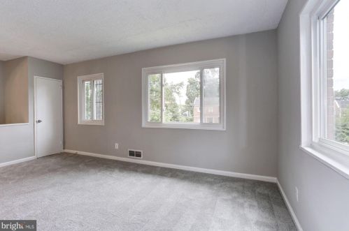 872 Bellevue St, Washington DC 20032-6002 exterior