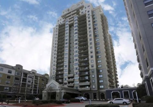 795 Hammond Dr, Atlanta GA 30328-5517 exterior