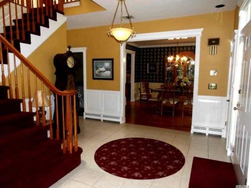 32 Pheasant Run Ln, Huntington Station NY 11746-8142 exterior