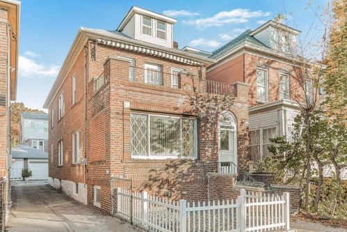 133 238th St, Bronx NY  10463-4203 exterior