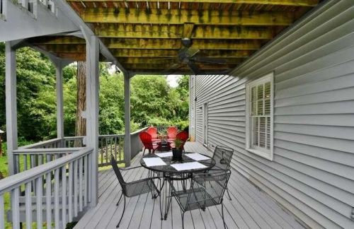 729 Crestview Ter, Gainesville GA 30501-3109 exterior