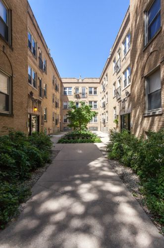 4710 Bernard St, Chicago IL 60625-6911 exterior